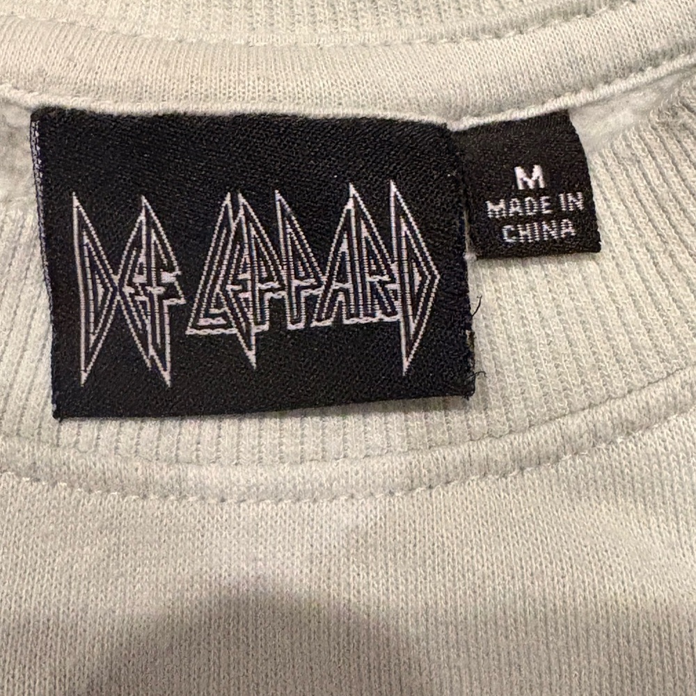 Def Leppard Graphic Sweatshirt - Picture 4 of 4